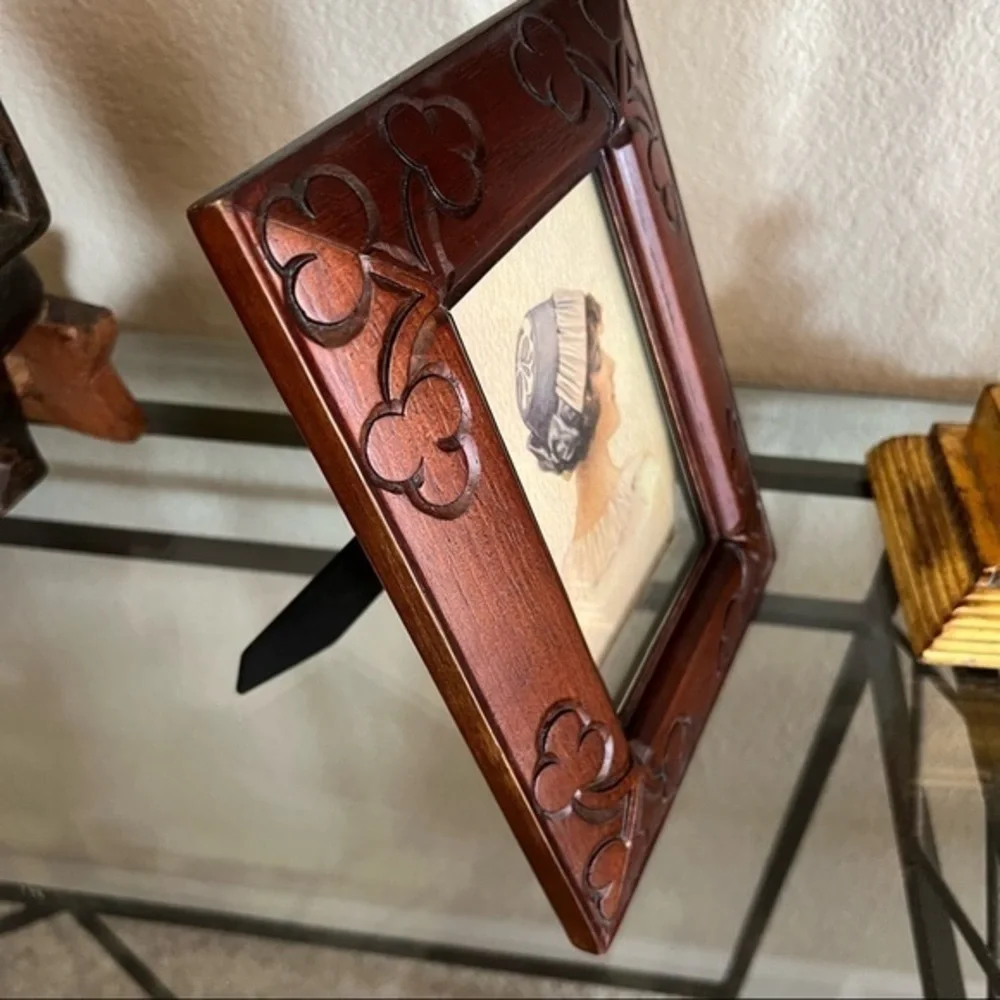 Wood Frame Etched Flowers Cherry Finish Holds 4 x 6 Photos Picture Frame New